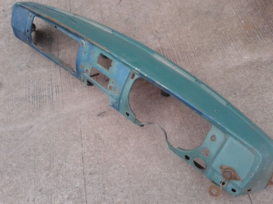 แยกอะไหล่ datsun 320 หรือ เหมายกหัวกับกระบะ แยกอะไหล่ datsun 320 หรือ เหมายกหัวกับกระบะ