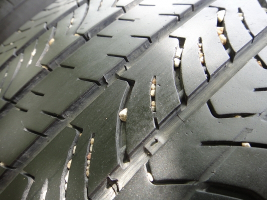 ยางมิชลิน 215/55/17  ปี10 สภาพสวยๆ 1 คู่ครับ