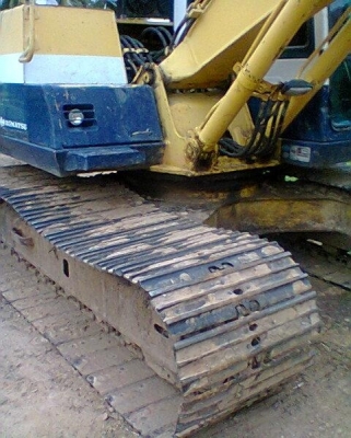 KOMATSU PC 100-5 รถบอดี้สวย ไฟฟ้าหน้าจอครบ ภายในเก๋งคอนโทรลยาว แอร์เย็น เครื่องเดิมปั๊มเดิมแห้งดีไม่มีเยิ้ม บูมอาร์มสวยไม่มีปะไม่มีดาม ช่วงล่างแน่น โซ่บูทใบแทรกหนาดีประมาณ 70\% พร้อมทำงานได้เลย เอกสารครบพร้อม ราคาต่อรองได้นะครับ