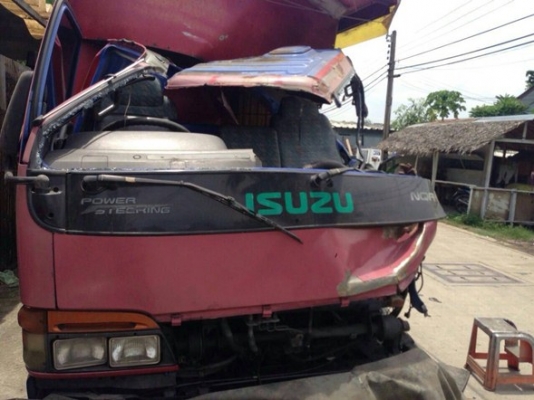 ขาย6ล้อ อีซูซุ NQR ชนหัว ไม่ถึงเครื่อง 140แรง 5.5 เมตร เปลี่ยนหัวจบ