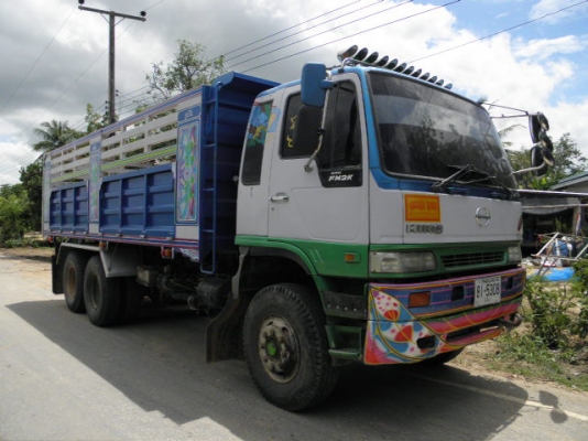 ฮีโน่2Kพร้อมใช้ ยางดี10เส้นเกียร์ZF(มีเครื่องเสียงด้วย)สนใจติดต่อ0847823249