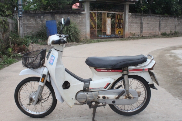 ดรีมคุรุสภารุ่นแรกทะเบียนพร้อมโอนภาษีขาดต่อไปถึงปีขายถูกๆ13500บาท