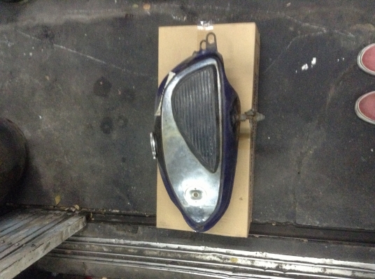 ขายถังน้ำมันa100 มียางข้างถัง cb125a กทม.