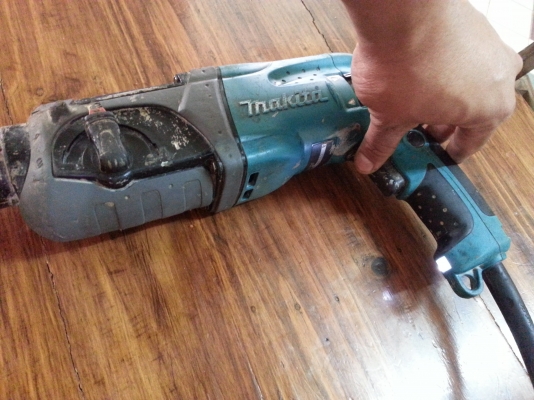 ขายสว่านโรตารี3ระบบยี่ห้อmakitaรุ่นHR2470F(มีไฟส่องLED)พร้อมใช้งาน