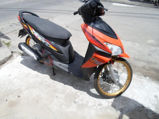 ขายรถHONDA CLICK สีดำ-แดง มี2คัน เครื่องดี มีเล่มครบ ขายคันละ10,500บาท