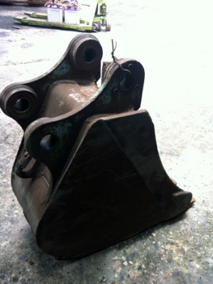 ขายบุ้งกี๋ รถขุด ประมาณ PC 30 เก่านอก 9,600 บาท