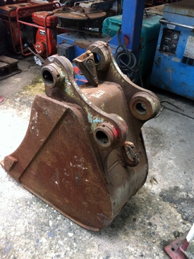 ขายบุ้งกี๋ รถขุด ประมาณ PC 30 เก่านอก 9,600 บาท