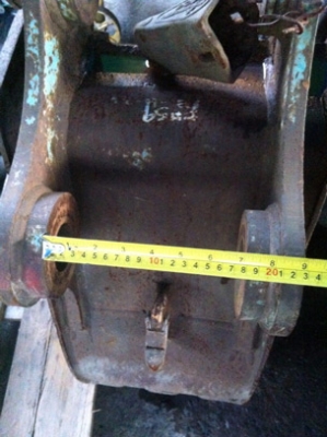 ขายบุ้งกี๋ รถขุด ประมาณ PC 30 เก่านอก 9,600 บาท