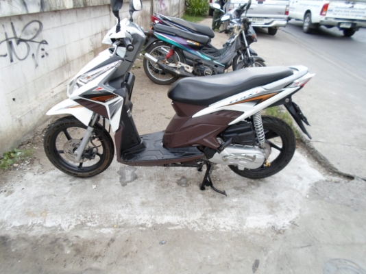 ขายรถHONDA CLICK i สีขาว-น้ำตาล รถปี54 เครื่องดี วิ่งน้อย มีเล่มครบ ขาย24,500บาท