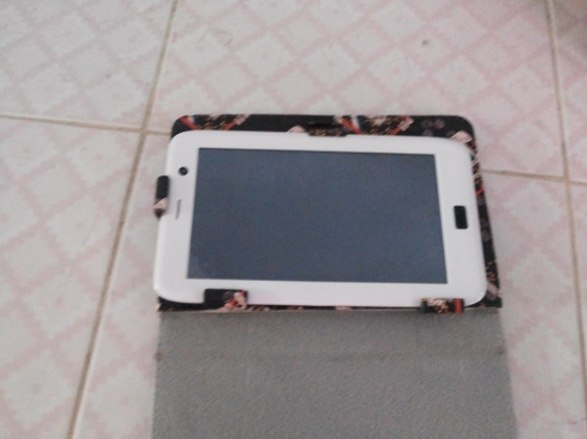 ขายถูกๆรับประกัน1ปีโทใด้(ไม่ใช่ของจีน)ของใหม่(ซื้อมา3600)(ไม่ใช่ของจีน)2200