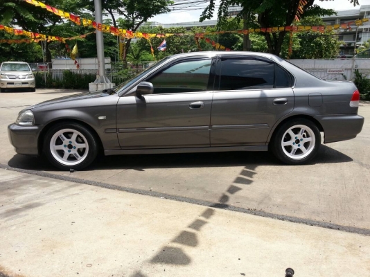 ขายcivic ek 96 บอดี้  สีเทาskyline สวยรถบาง ไม่มีผุ0818222306 0841022300 ชิน