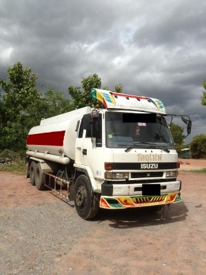 ISUZU ROCKY 10ล้อ (2 เพลา) เครื่อง 175HP (6BG1) เบรกจิ๊ฟฟี่ ยางดี 10 เส้น ซัซซี่สวย แอร์เย็น ถังน้ำมัน 15000 ลิตร (โหลดล่าง) ขาย 890,000