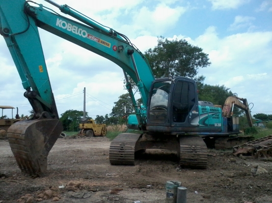 ขายแม๊กโครKOBELCO SK  200-YN  11 ซีเรี้ยนสูงรถสวยพร้อมใช้เอกสารเล่มทะเบียนรถบ้านคับ