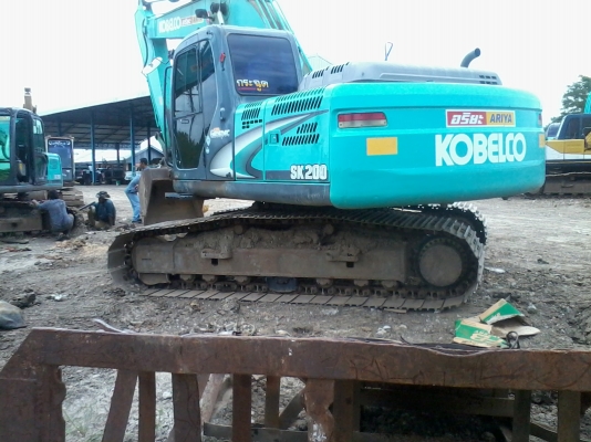 ขายแม๊กโครKOBELCO SK  200-YN  11 ซีเรี้ยนสูงรถสวยพร้อมใช้เอกสารเล่มทะเบียนรถบ้านคับ