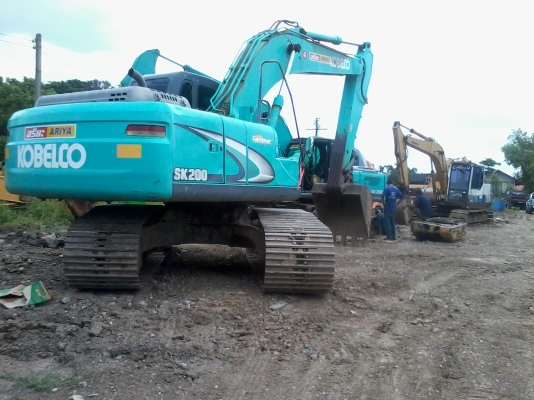 ขายแม๊กโครKOBELCO SK  200-YN  11 ซีเรี้ยนสูงรถสวยพร้อมใช้เอกสารเล่มทะเบียนรถบ้านคับ