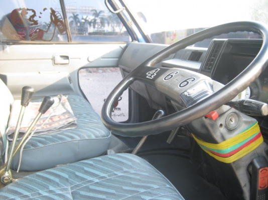 อีซูซุNPR-59L ดั้มจดทะเบียน ปี 39สนใจโทร คุณเฉลิม 0836272571 กำแพง