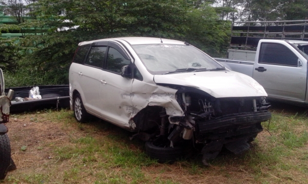 ขายซาก Proton Exora สีขาว ปี 2010 พร้อมเล่มทะเบียนบุคคลโอนลอย