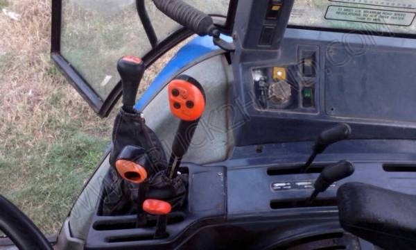 รถไถ ยี่ห้อ FORD NEWHOLLAND รุ่น 6640