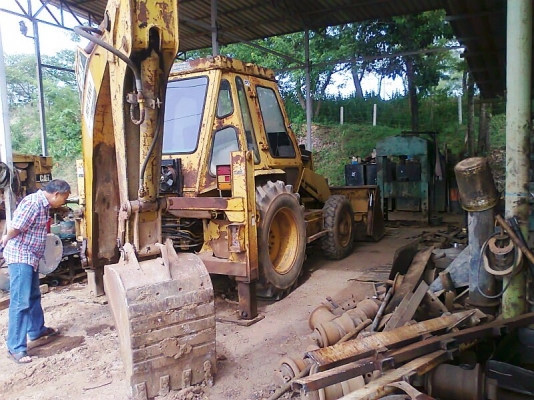 ขาย..รถ CAT 428B  4WD สีเดิม ๆ แรงขุดดี ทำงานไว ประหยัดน้ำมัน รถสวยพร้อมใช้งาน มีทะเบียน.