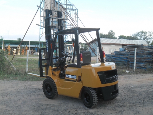 ขายด่วนรถยก MITSUBISHI  FD25-F18A เครื่องดีเซล S4S เกียร์AUTO เสาสูง 4 เมตร ยางตัน 4 เส้น ทำสีใหม่