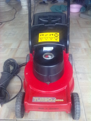 รถตัดหญ้าไฟฟ้า
