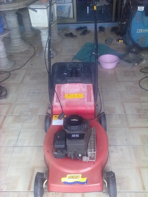 รถตัดหญ้า ยี่ห้อ BRIGGS&STRATION 3.5 แรง ของ USA รถตัดหญ้า ยี่ห้อ BRIGGS&STRATION 3.5 แรง ของ USA