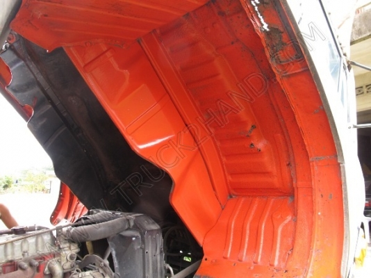 รถบรรทุก 10 ล้อ ยี่ห้อ HINO รุ่น FL176 กระบะไม้เป็นรถร่องหลังถนน