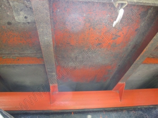 รถบรรทุก 10 ล้อ ยี่ห้อ HINO รุ่น FL176 กระบะไม้เป็นรถร่องหลังถนน