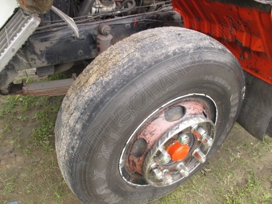 รถบรรทุก 10 ล้อ ยี่ห้อ HINO รุ่น FL176 กระบะไม้เป็นรถร่องหลังถนน