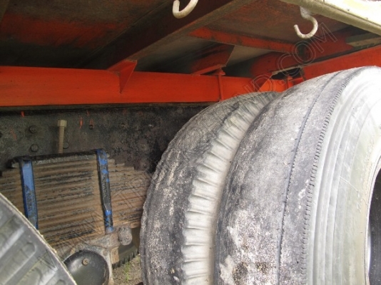 รถบรรทุก 10 ล้อ ยี่ห้อ HINO รุ่น FL176 กระบะไม้เป็นรถร่องหลังถนน