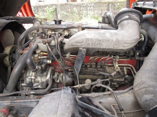 รถบรรทุก 10 ล้อ ยี่ห้อ HINO รุ่น FL176 กระบะไม้เป็นรถร่องหลังถนน