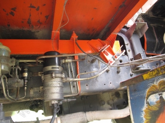 รถบรรทุก 10 ล้อ ยี่ห้อ HINO รุ่น FL176 กระบะไม้เป็นรถร่องหลังถนน