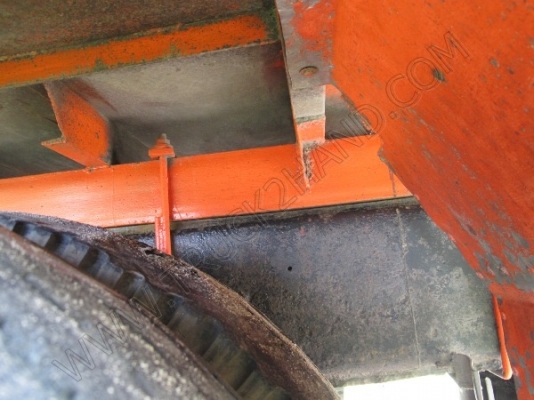 รถบรรทุก 10 ล้อ ยี่ห้อ HINO รุ่น FL176 กระบะไม้เป็นรถร่องหลังถนน