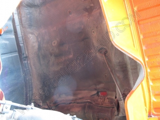 รถบรรทุก 10 ล้อ ยี่ห้อ HINO รุ่น FL176 กระบะไม้เป็นรถร่องหลังถนน