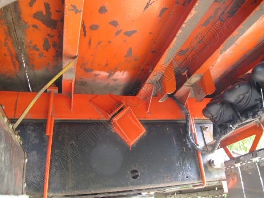 รถบรรทุก 10 ล้อ ยี่ห้อ HINO รุ่น FL176 กระบะไม้เป็นรถร่องหลังถนน