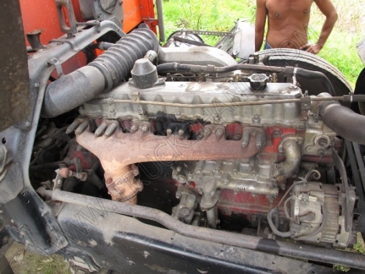 รถบรรทุก 10 ล้อ ยี่ห้อ HINO รุ่น FL176 กระบะไม้เป็นรถร่องหลังถนน