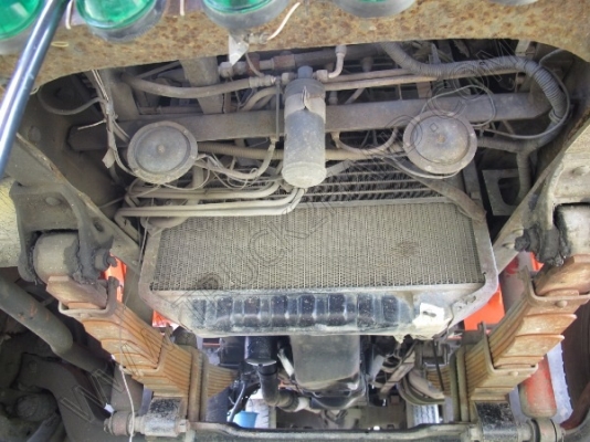 รถบรรทุก 10 ล้อ ยี่ห้อ HINO รุ่น FL176 กระบะไม้เป็นรถร่องหลังถนน