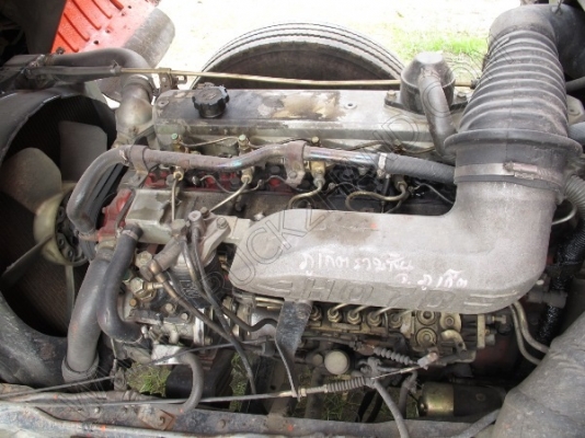 รถบรรทุก 10 ล้อ ยี่ห้อ HINO รุ่น FL176 กระบะไม้เป็นรถร่องหลังถนน