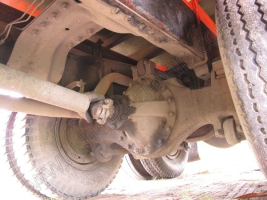 รถบรรทุก 10 ล้อ ยี่ห้อ HINO รุ่น FL176 กระบะไม้เป็นรถร่องหลังถนน