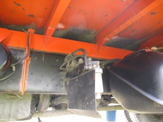 รถบรรทุก 10 ล้อ ยี่ห้อ HINO รุ่น FL176 กระบะไม้เป็นรถร่องหลังถนน