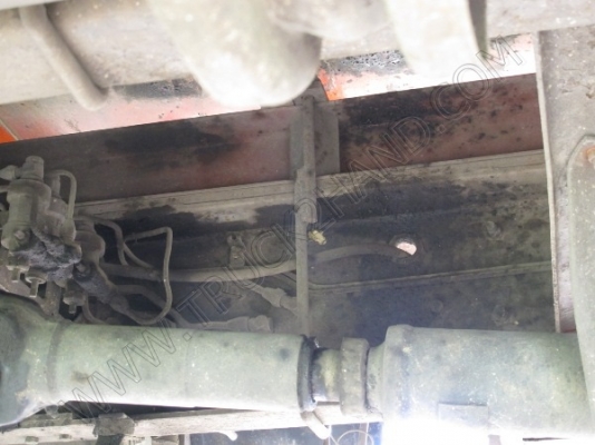 รถบรรทุก 10 ล้อ ยี่ห้อ HINO รุ่น FL176 กระบะไม้เป็นรถร่องหลังถนน