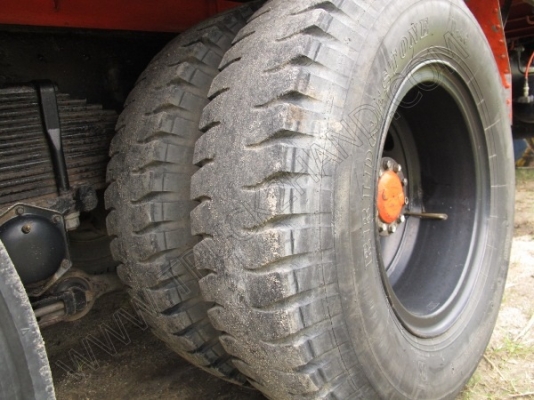 รถบรรทุก 10 ล้อ ยี่ห้อ HINO รุ่น FL176 กระบะไม้เป็นรถร่องหลังถนน