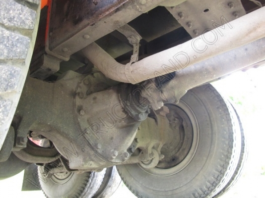 รถบรรทุก 10 ล้อ ยี่ห้อ HINO รุ่น FL176 กระบะไม้เป็นรถร่องหลังถนน