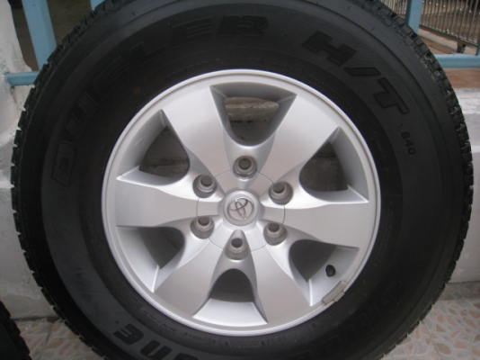 ขายล้อแม็ก Toyota vigo 16"x7" et30 6รู139 + ยางปี4811  สนใจติดต่อเล็กคลองสาม (081-3747940)