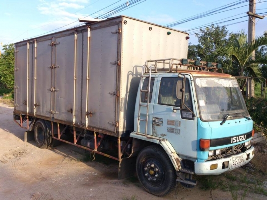 ขายรถตู้แห้ง 10 บาน ร็อคกี้ 195 ยาว 6.50 เมตร