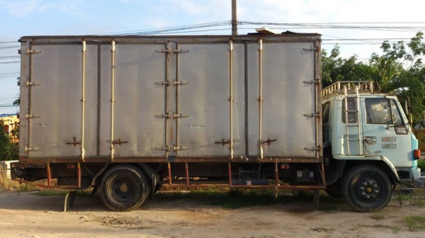 ขายรถตู้แห้ง 10 บาน ร็อคกี้ 195 ยาว 6.50 เมตร