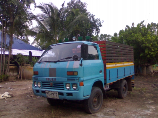 ขาย4ล้อกลาง เครื่อง85แรง สภาพสวยๆ เครื่องดี คัทชีสวย ราคาย่อมเยาว์ ตัดใจขายคับ สงสารมันตากฝน130000คับ