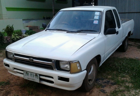 TOYOTA HILUX MIGHTY-X EXTRACAB 2.5 MT ปี 37 เครื่องแน่นแรงดีไม่มีเยิ้ม ภายในเก๋งคอนโซลสวยครบ พวงมาลัยเพาเวอร์ ช่วงล่างคัชซีสวยมาก ยางสภาพดี 60\% พร้อมใช้งาน เอกสารทะเบียนภาษีครบพร้อมโอน ราคาต่อรองได้ครับ