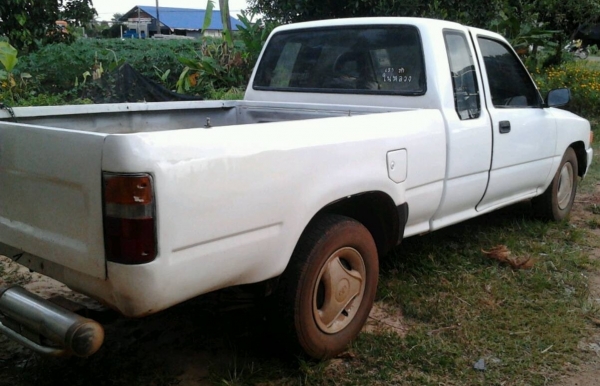 TOYOTA HILUX MIGHTY-X EXTRACAB 2.5 MT ปี 37 เครื่องแน่นแรงดีไม่มีเยิ้ม ภายในเก๋งคอนโซลสวยครบ พวงมาลัยเพาเวอร์ ช่วงล่างคัชซีสวยมาก ยางสภาพดี 60\% พร้อมใช้งาน เอกสารทะเบียนภาษีครบพร้อมโอน ราคาต่อรองได้ครับ