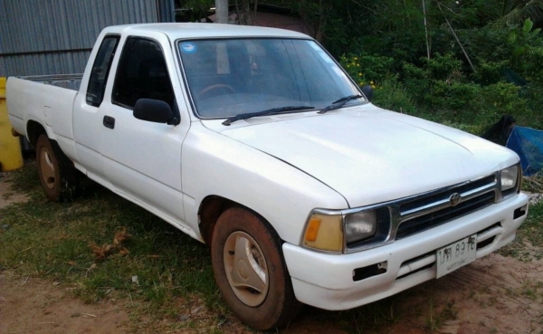 TOYOTA HILUX MIGHTY-X EXTRACAB 2.5 MT ปี 37 เครื่องแน่นแรงดีไม่มีเยิ้ม ภายในเก๋งคอนโซลสวยครบ พวงมาลัยเพาเวอร์ ช่วงล่างคัชซีสวยมาก ยางสภาพดี 60\% พร้อมใช้งาน เอกสารทะเบียนภาษีครบพร้อมโอน ราคาต่อรองได้ครับ